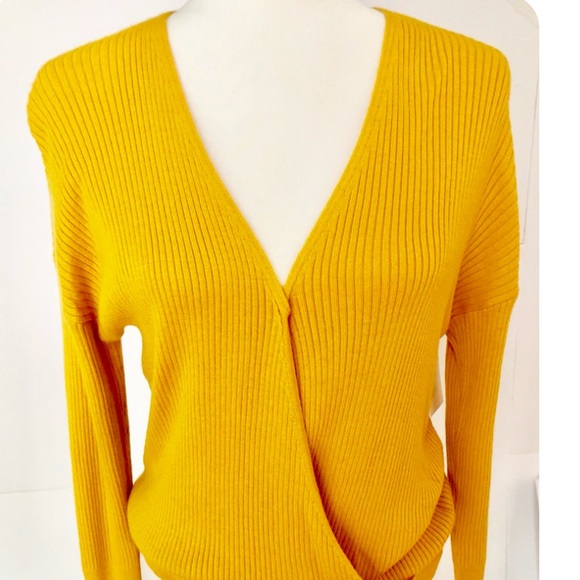 ⭐️Yellow light top sweater ⭐️brand new💥 - Picture 2 of 4